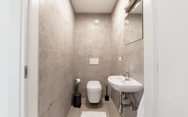 City's Best View, Spacious 2BR Apartment W Balcony