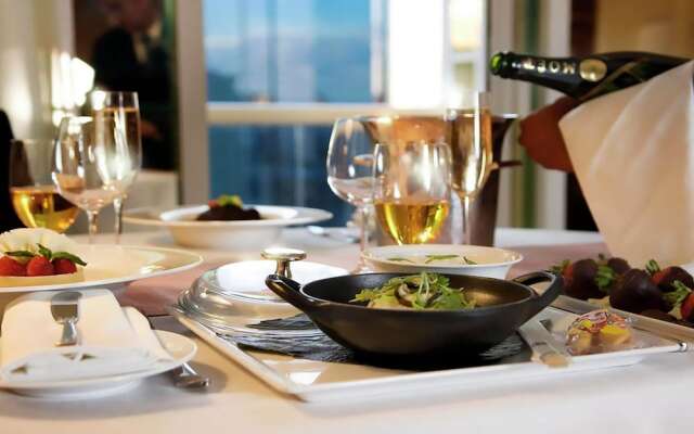 888 Signature Suites Collection at Signature Condo Hotel