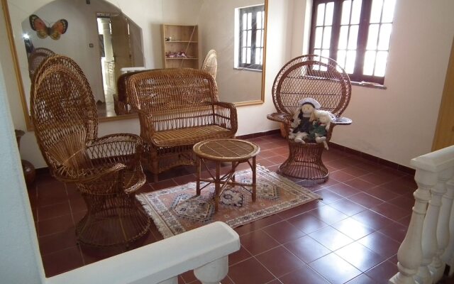 80s RetroStyle Villa