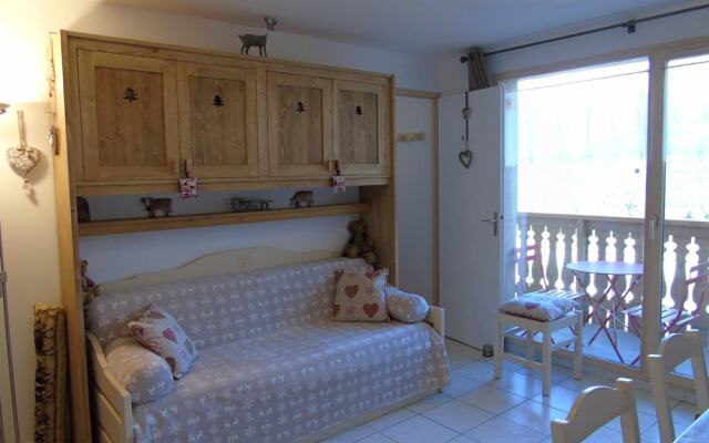 Lou Services Apartment CB9 LSI 001