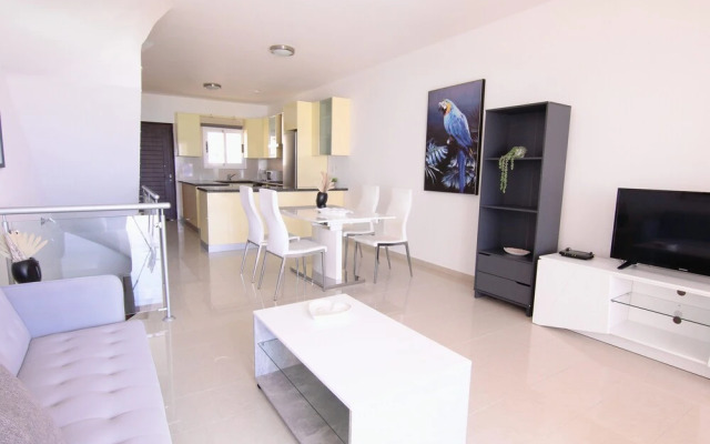 Phaedrus Living Beachfront Villa Morona