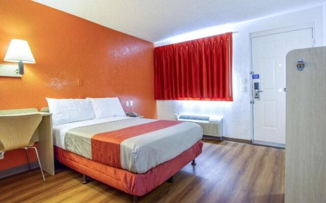 Motel 6 Phoenix - Northern Avenue
