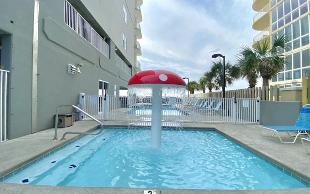 Island Royale Condos by ALBVR