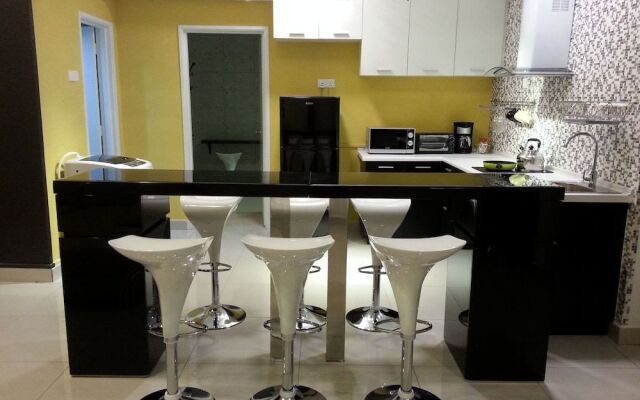 Kl101 Service Suite at the Scott Garden