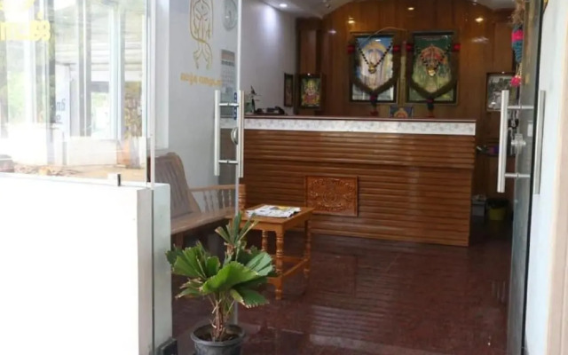 Saravanas Lodge