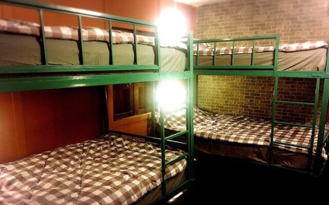 Sleep Ping Bed & River Bar - Hostel