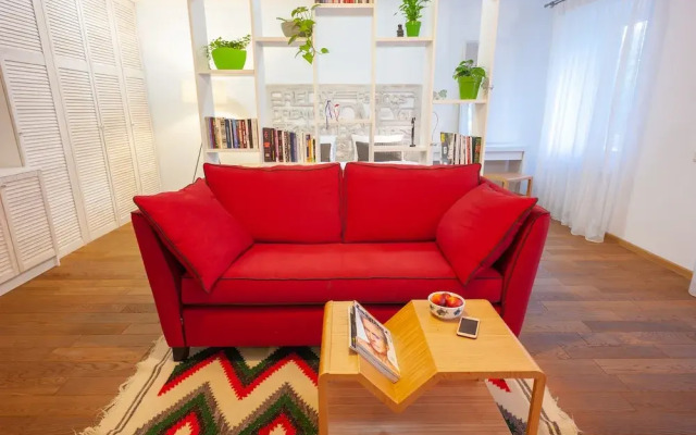MalinaApt  Sophisticated red