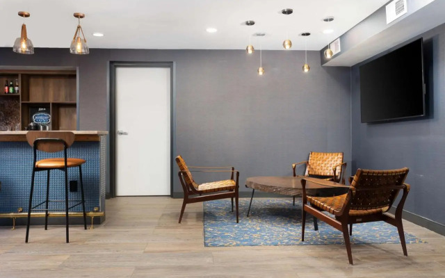 Hotel Westport Kansas City, Tapestry Collection By
