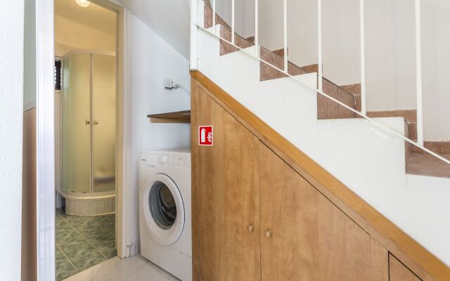 Holiday house Goldie - 30 m from beach: Sevid, Riviera Trogir