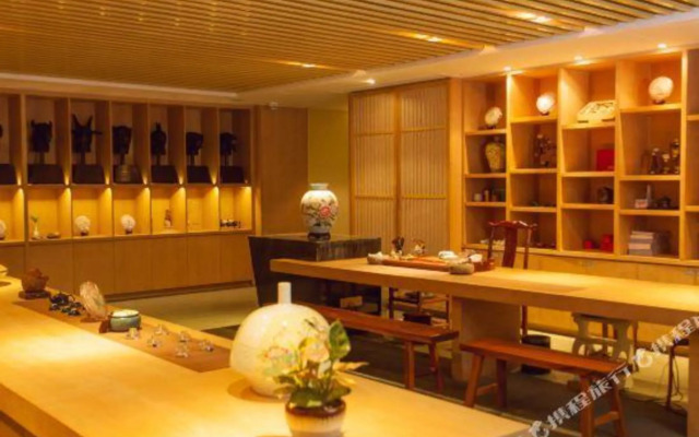 Shihai Hotel