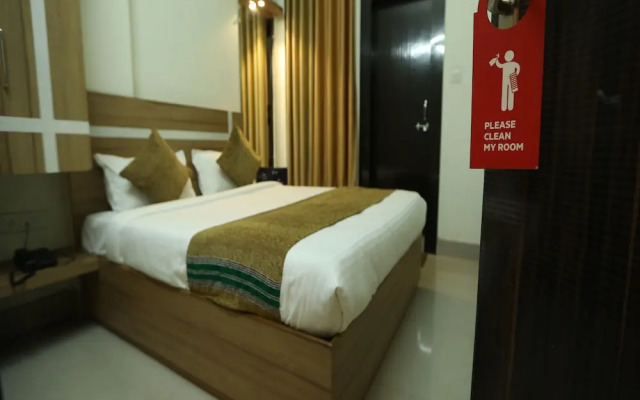 OYO 10472 Hotel Queen
