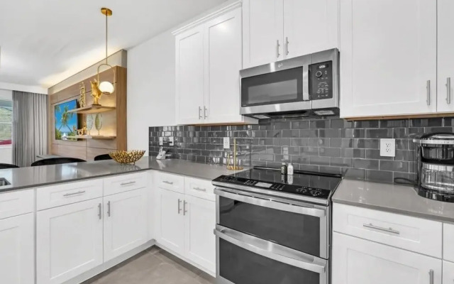 2940 Penel 9 Bedroom Home