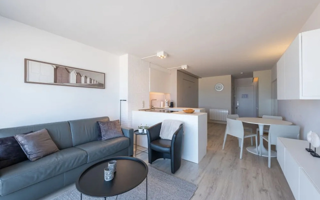 Studio on 4th Floor for Family