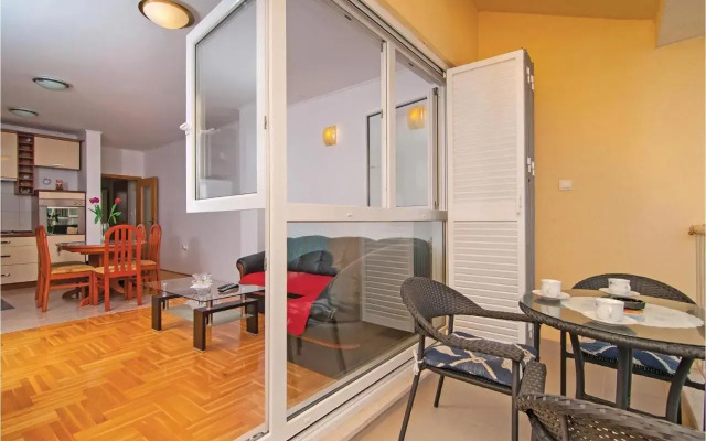 Two-Bedroom Apartment Misevac with Sea View 07