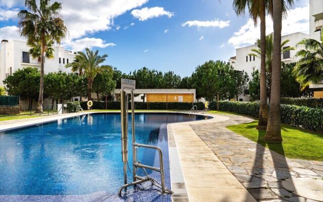Large Terrace Apartment and near the Pool Ref 38