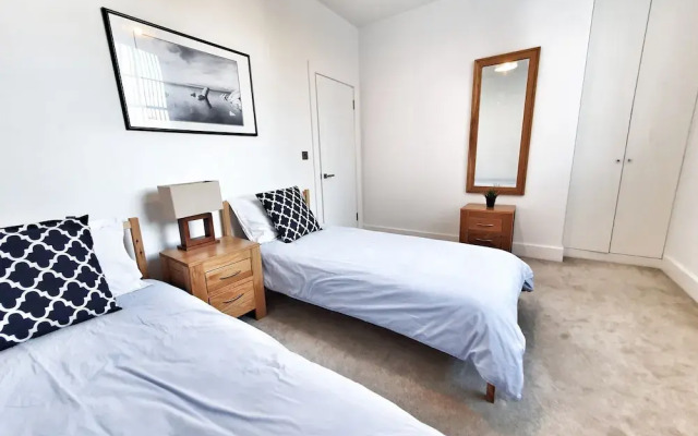 Modern Executive Apartment in Reading