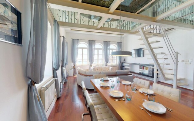 Bajamonti Penthouse in Desković Palace