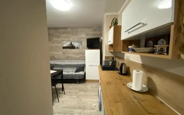 L&B House