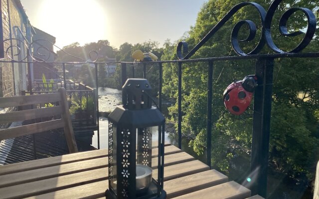 Riverbank Cottage Lake District, Double Balcony