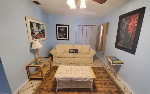 Three Bedroom, 2 Bath With Amazing Views From Balcony - Hidden Treasure