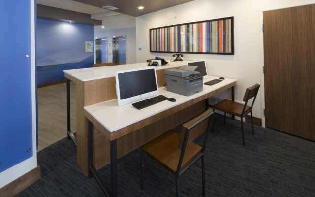 Holiday Inn Express and Suites Kalamazoo West by IHG