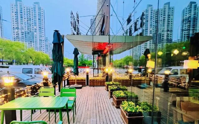 Tianjin Jinting Yuhua Hotel