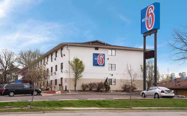 Motel 6 Saint Paul, MN - I-94