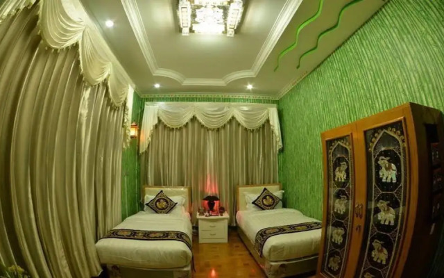 Mandalay Kandawgyi Inn