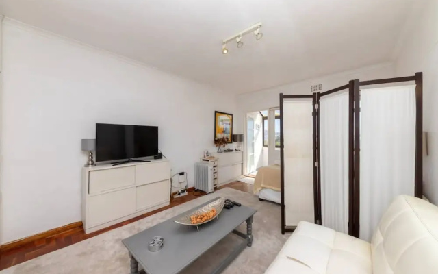 Bright and Homey 1 Bedroom in Gardens