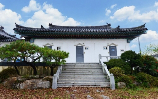 Gyeongju Songlim Byeoljang Pension
