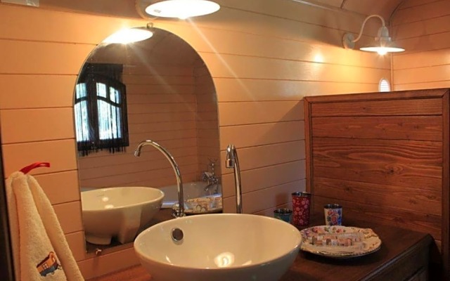 La roulotte "Les Saintes"