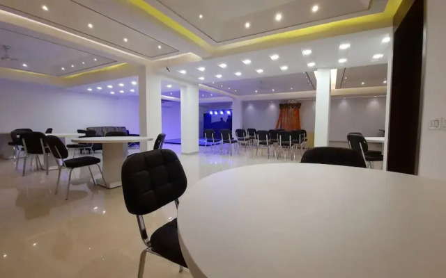 Hotel Sai Village Cyber Park