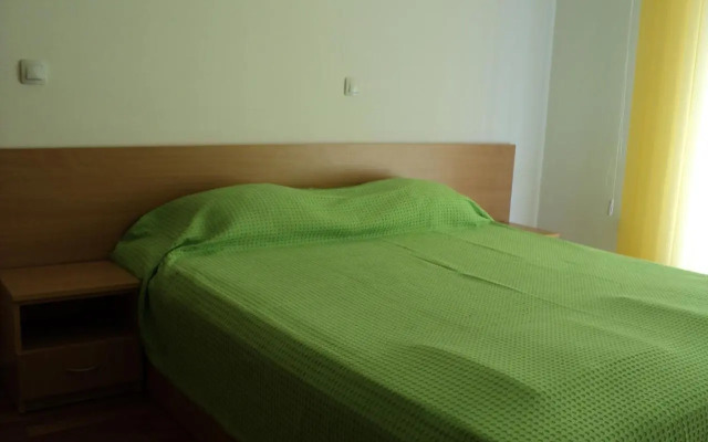 Meni Apartments and Guest Rooms