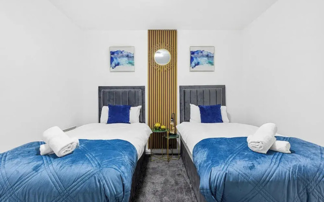 Bullring Lux Suite- Netflix-free Parking-sleeps 6