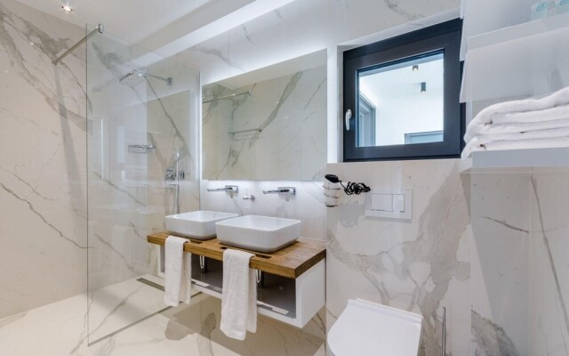 Luxury Villa Pax With Heated Infinity Pool, 8 Sleeps