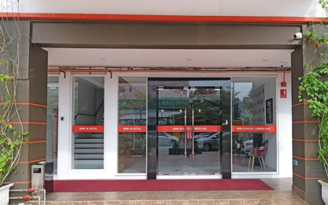 Oyo 1139 W Hotel Cemerlang