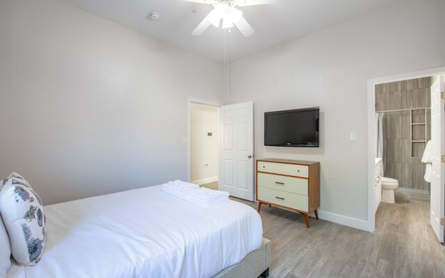 8140 E Pine - 6 Br Home