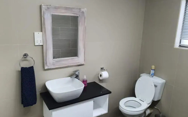 Posh 3 Bed Guesthouse in Hillside With Pool - 2039