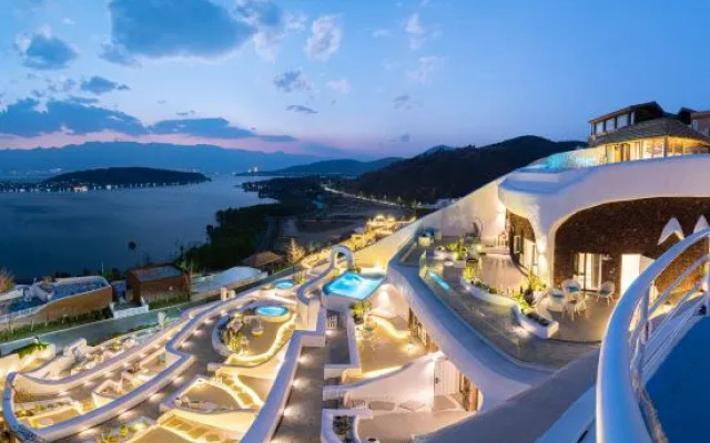 Sound on the Clouds Hotel Santorini, Dali