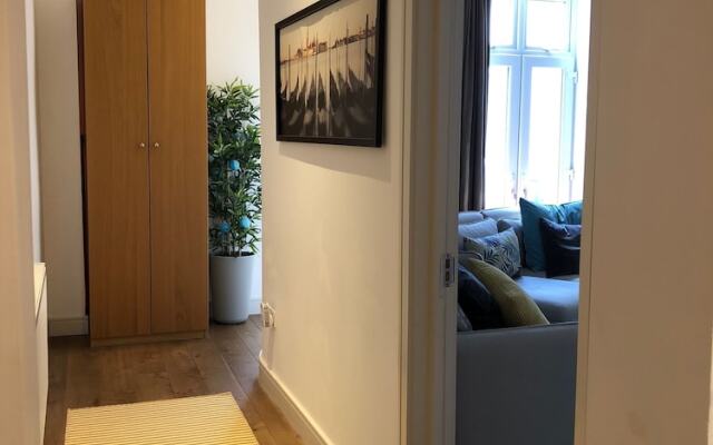 The Spacious Fitzjohn’s Road Apartment - RKC