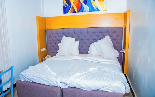 Netluna Villa Hotel & Tours