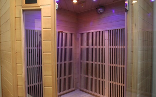 2 bd apartment with sauna- center Annecy