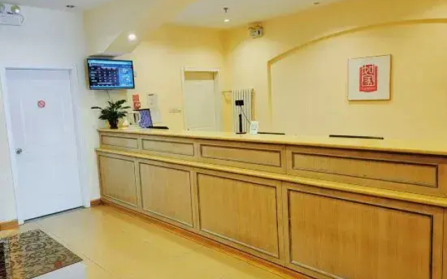Home Inns (Hami Railway Station Bayi North Road)