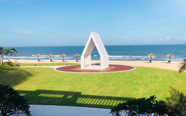 Huidong Shuangyuewan Blue Golden Bank Hotel