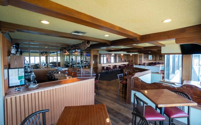 Clover Island Inn