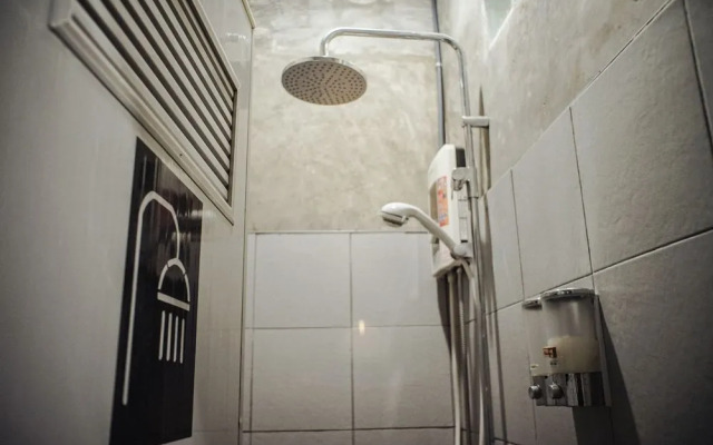 Some Rest Hostel Khao San