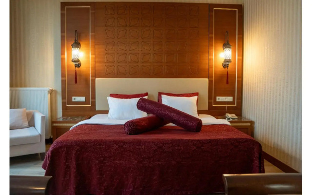Kronos Hotel