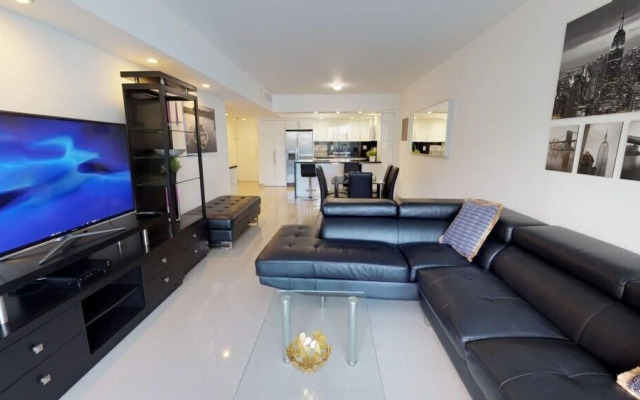 Premium 2 Bedroom + Den Apartment Or201