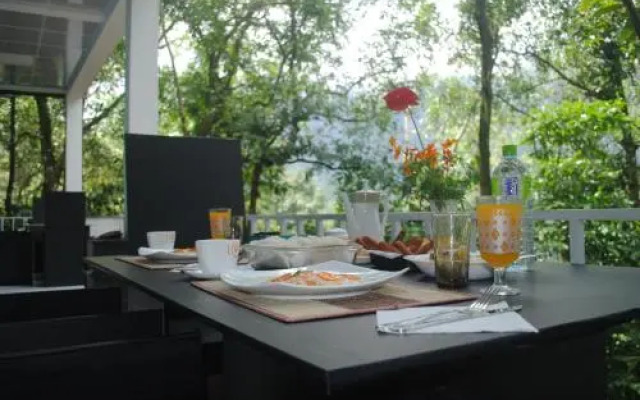 Glass Rooms Accommodations Adam's peak