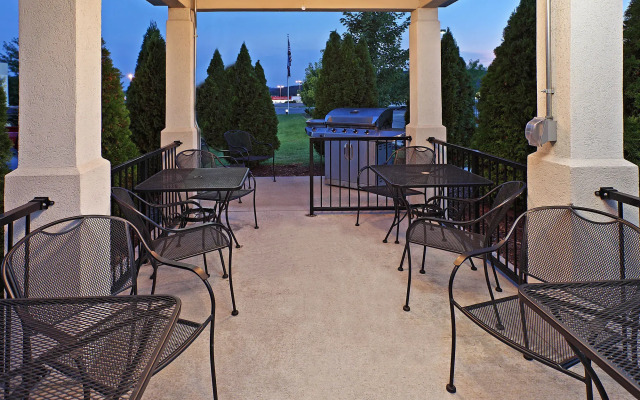 Candlewood Suites Fayetteville – University of Arkansas by IHG